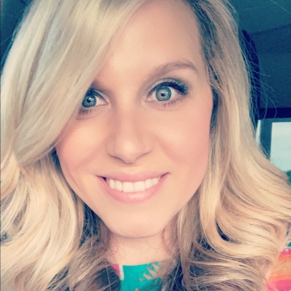 Meet your Posher, Jennifer - Picture 4 of 5